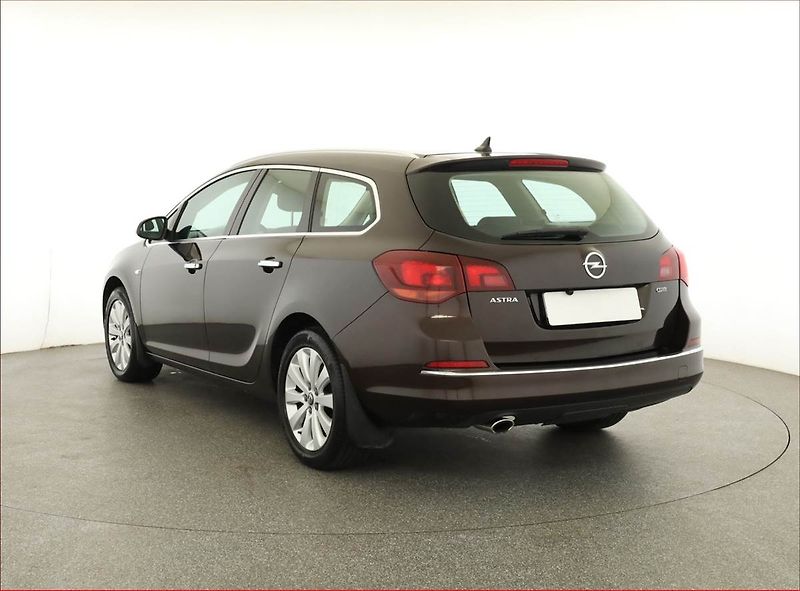 Opel Astra (2013) 2.0 CDTI, Xenony, Tempomat - fotka 4 z 15
