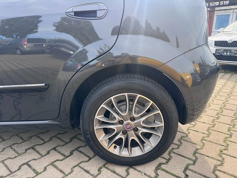 Fiat Punto (2011) 1,2i 51 KW PRVNÍ MAJITEL - fotka 15 z 42