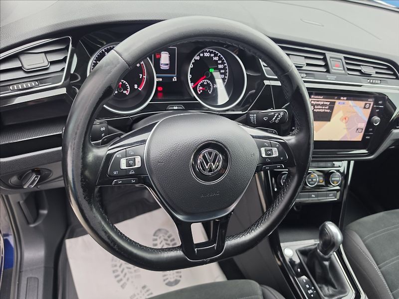 Volkswagen Touran 1,4 TSi 110KW DSG Highline 7MÍ - fotka 13 z 50