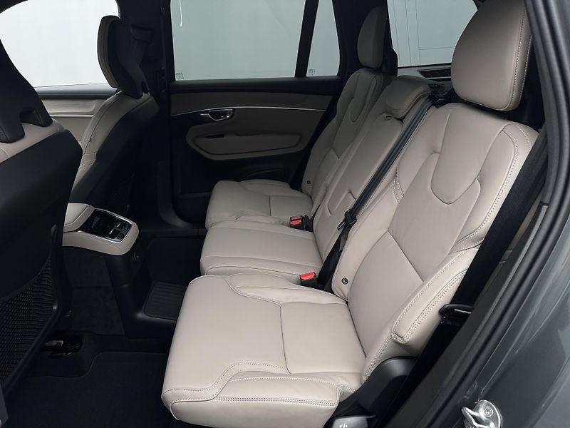 Volvo XC90 (2026) T8 AWD RECHARGE DARK PLUS 7m - fotka 6 z 25