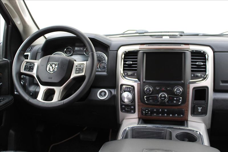 Dodge RAM 3.0L V6 EcoDIESEL / LARAMIE - fotka 18 z 43