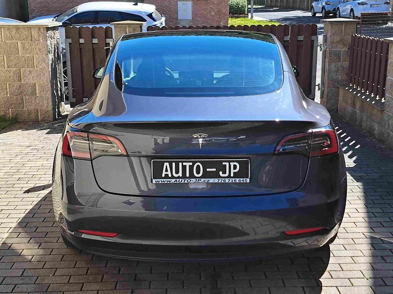 Tesla Model 3 RWD LED ACC 18ALU NAVI SOH91%  - fotka 4 z 16