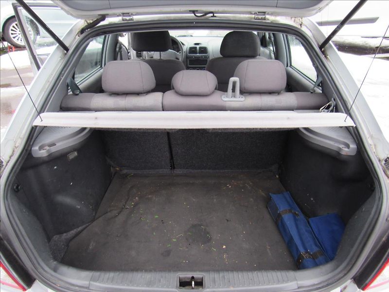 Hyundai Accent 1,3 63kW - fotka 21 z 23