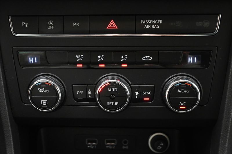 Seat Ateca 1,6 TDi 85kW ALCANTARA LED Zár - fotka 21 z 30
