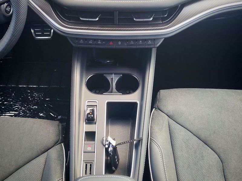 Škoda Elroq Sportline 61 kW + Advenced pak - fotka 9 z 18