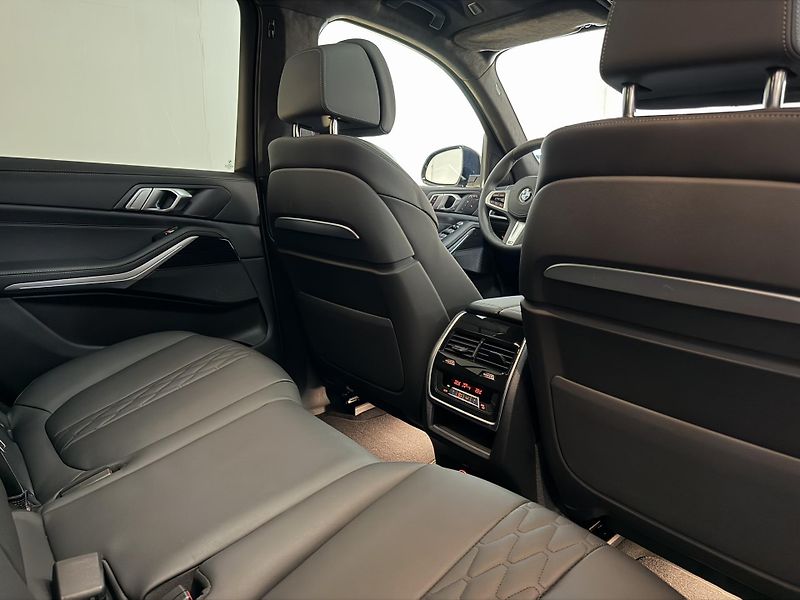 BMW X7 BMW X7 xDrive40d M-Sport  - fotka 23 z 50