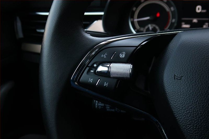Škoda Kamiq (2023) Style 1.0 TSI - fotka 16 z 18