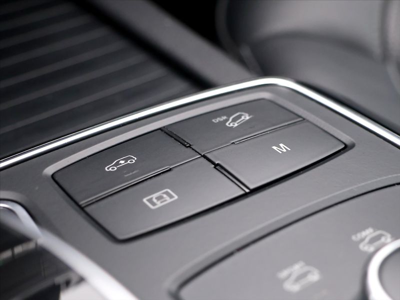 Mercedes-Benz GLE 3,0 350d 227kW AMG H&K LED CZ - fotka 37 z 48