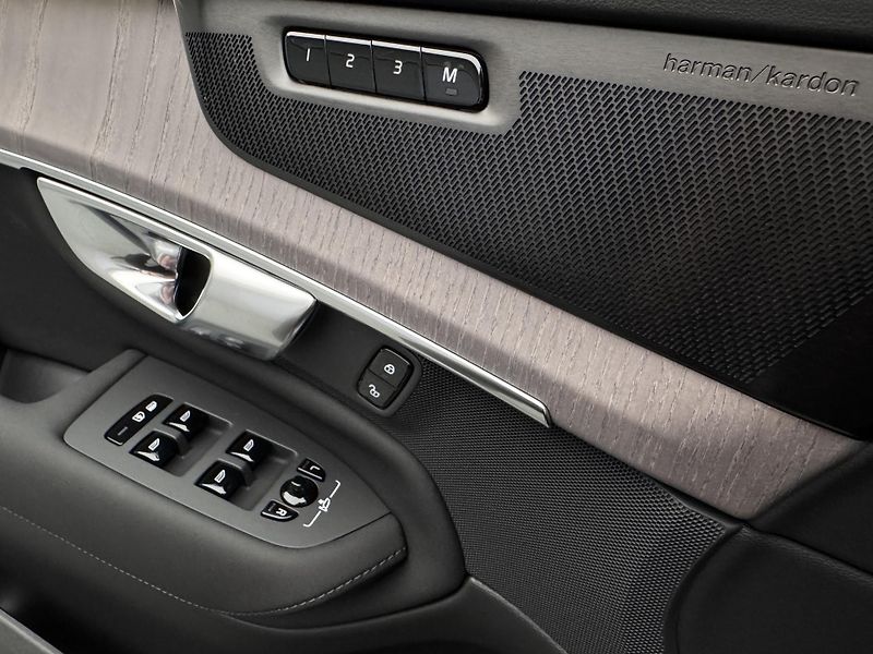 Volvo XC90 (2026) T8 AWD Plug-in DARK PLUS 7m - fotka 23 z 27
