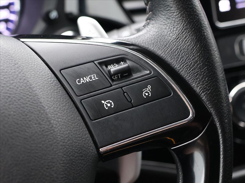 Mitsubishi Outlander 2,0 MIVEC 110kW Intense 4WD - fotka 17 z 34