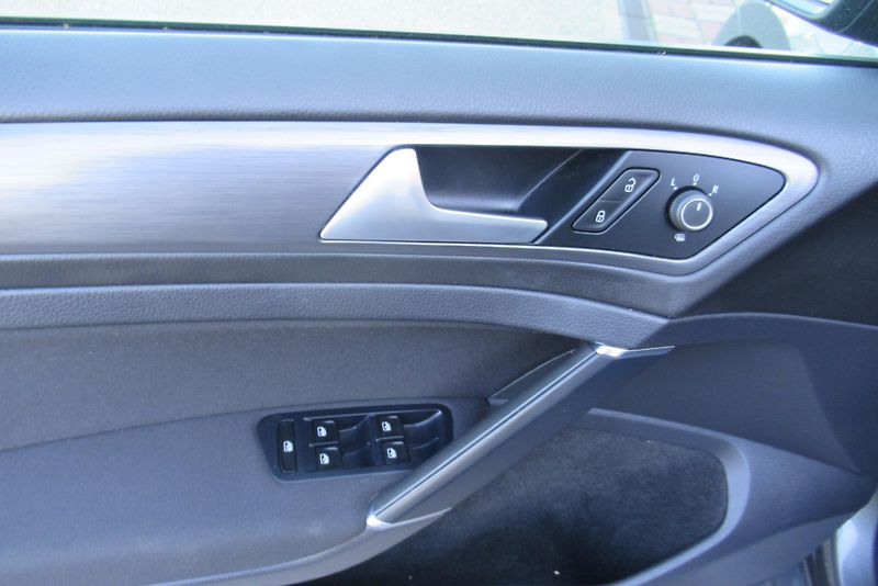 Volkswagen Golf 1.6 TDi AUT. KLIMA SADA KOL - fotka 18 z 23