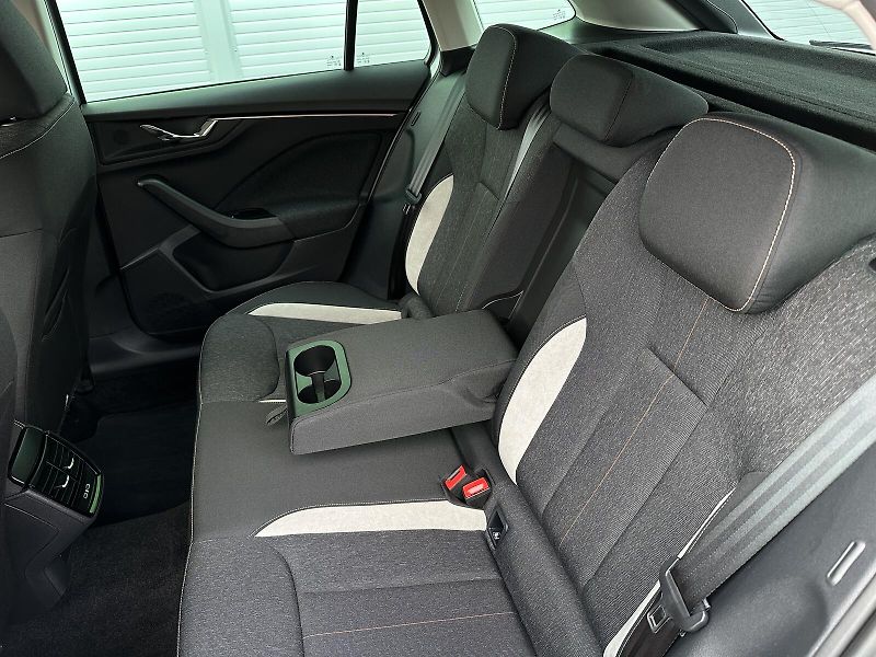 Škoda Scala 1.0TSi DSG 116PS LED V.Cockpit - fotka 40 z 47