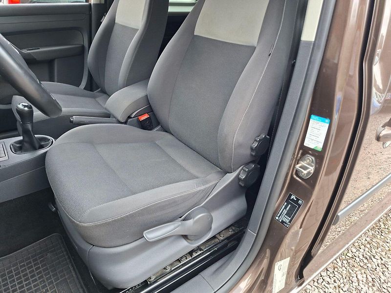 Volkswagen Caddy (2014) MAXI 1.6TDI 75kW -ČR-7.MÍST - fotka 20 z 46