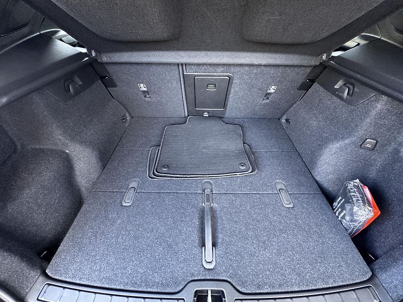 Volvo XC40 B4 AWD // 1. maj // ČR - fotka 21 z 40