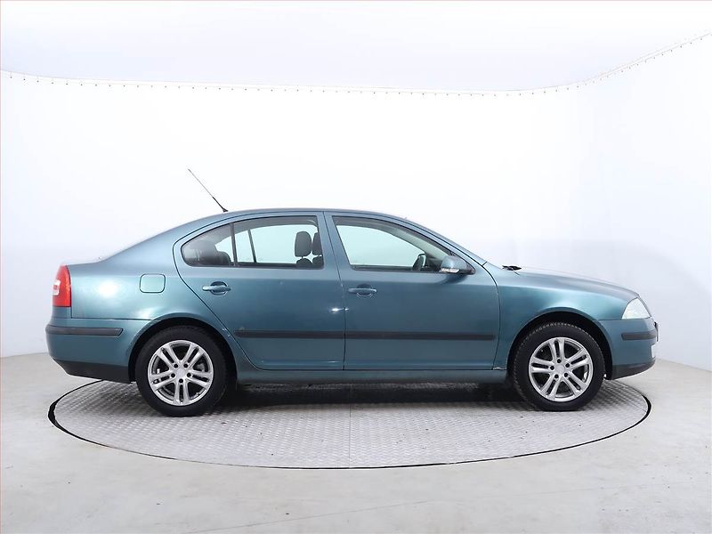 Škoda Octavia (2004) 1.6, nová STK, udržované - fotka 6 z 15