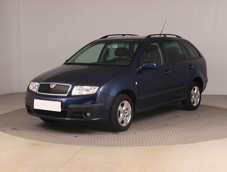 Škoda Fabia (2006) Ambiente 1.4 16V, rezervace - fotka 2 z 16