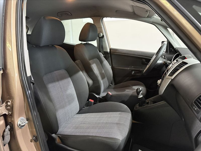 Kia Venga 1,4   i KLIMA NOVÉ ROZVODY - fotka 22 z 30