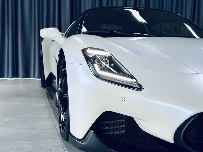 Maserati MC20 (2021) NOVITEC Bianco Audace Lift MAX - fotka 9 z 32