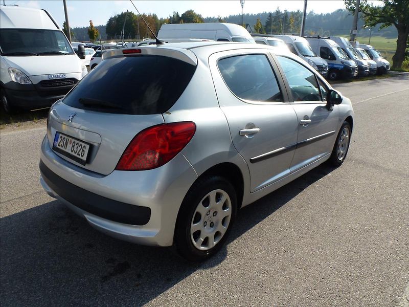 Peugeot 207 1,4 - fotka 9 z 43