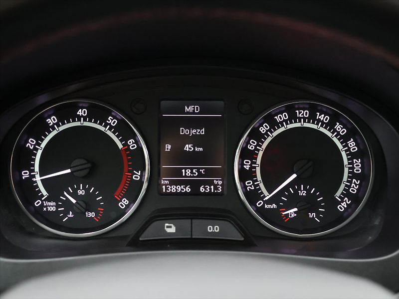 Škoda Rapid 1.2 TSI Monte Carlo Xenon 1Maj - fotka 15 z 28