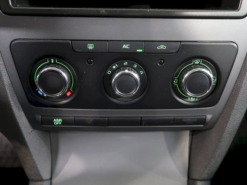 Škoda Octavia (2012) 1.4TSI 90KW KLIMA NOVÁ STK - fotka 17 z 24