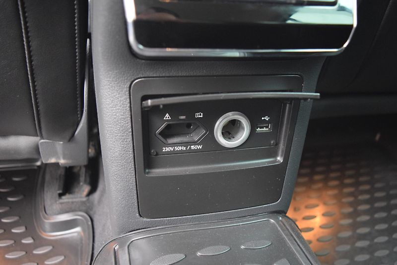 Škoda Superb (2016) 2.0TDI 140kw 4x4 DSG STYLE NAV - fotka 20 z 50