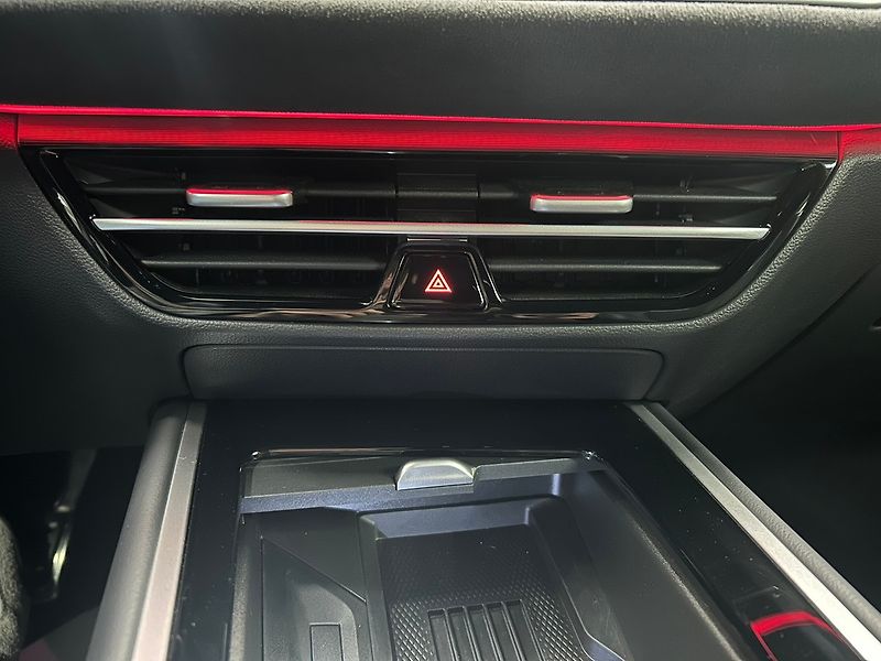 Volkswagen Passat (2025) R-Line Black 142kW DSG 4WD | Z - fotka 53 z 65