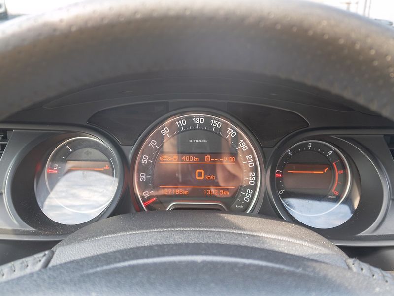 Citroën C5 (2011) 2.0HDI 103KW – PO SERVISU - fotka 19 z 39