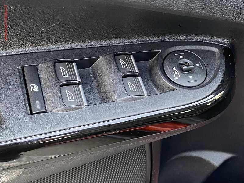 Ford B-MAX (2015) 1.0EB, Titanium, navi, panor - fotka 11 z 19