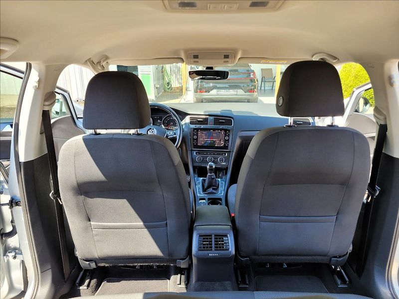 Volkswagen Golf 1,0 TSI,navi,digiklima,acc,alu - fotka 43 z 50