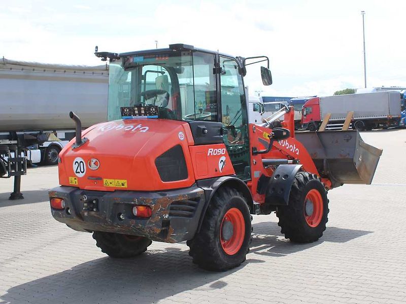 Kubota R090 - fotka 3 z 18