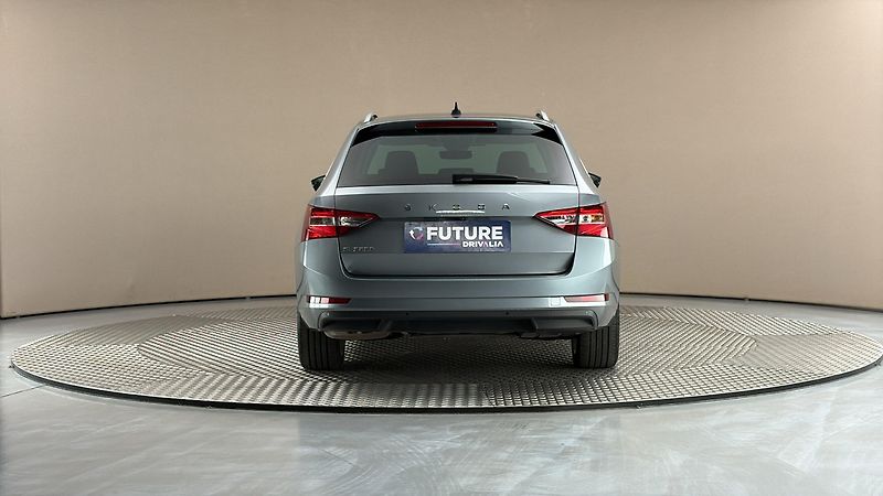 Škoda Superb 2.0 TDI DSG Style Combi - fotka 5 z 28