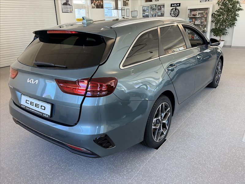 Kia Ceed 1,5 T-GDI SW 7DCT TOP+Business - fotka 6 z 10
