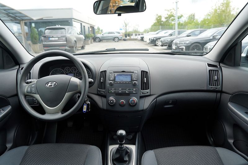 Hyundai i30 1.6 CRDI-16V/90 PS/ČR - fotka 23 z 38