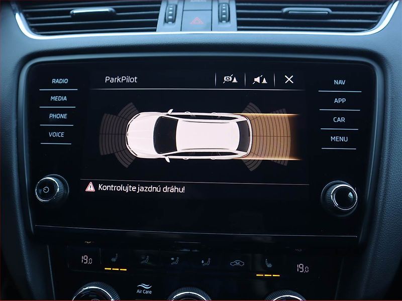 Škoda Octavia (2018) 2.0 TDI, Automat, Serv.kniha - fotka 16 z 20