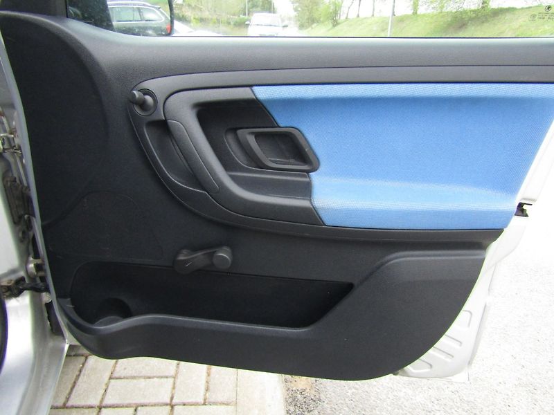 Škoda Fabia (2008) 1.4 TDI  59kW - fotka 26 z 32
