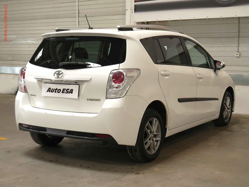 Toyota Verso (2016) 1.6 D-4D, ČR, servis.kniha - fotka 6 z 20