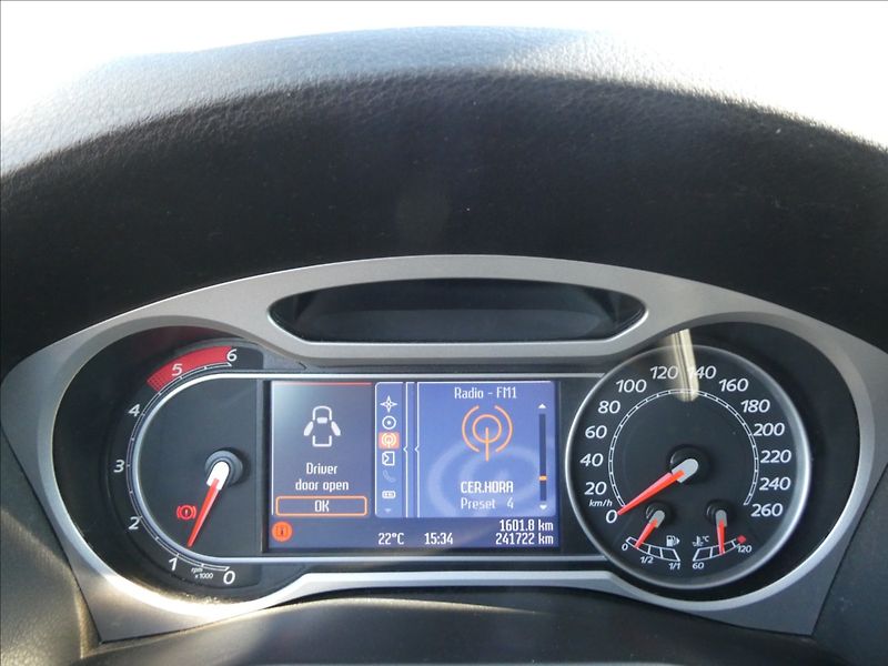 Ford Mondeo 2,2 TDCi NAVI, závěs, TITANIUM - fotka 32 z 39