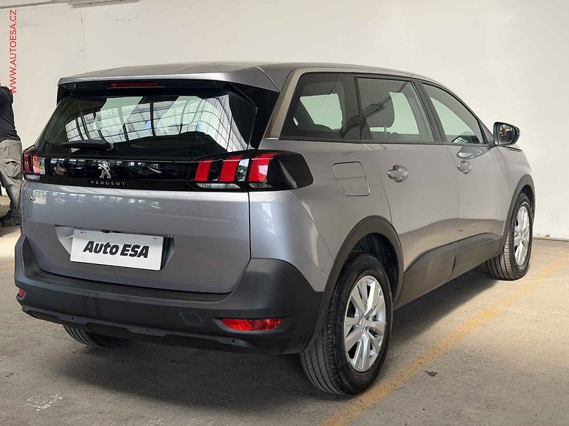 Peugeot 5008 (2023) 1.2PT, Active - fotka 3 z 14