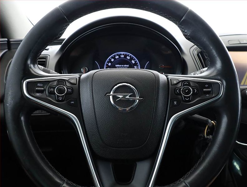 Opel Insignia (2016) 2.0 CDTI, Automat, Navi - fotka 8 z 18