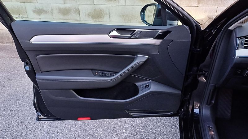 Volkswagen Passat Variant (2019) 2.0 Bi-TDI HIGHLINE - fotka 20 z 54