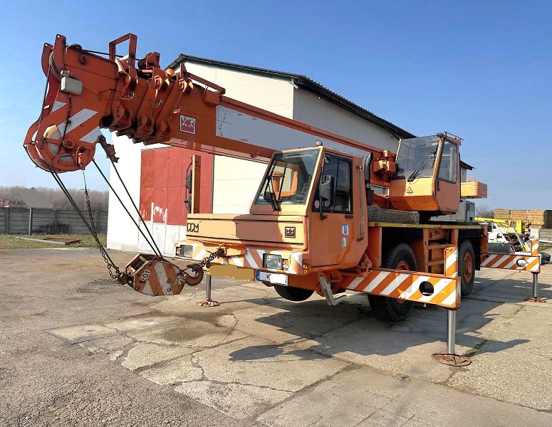 Terex (1999) 30t/32m autojeřáb 4x4x4 - fotka 15 z 18