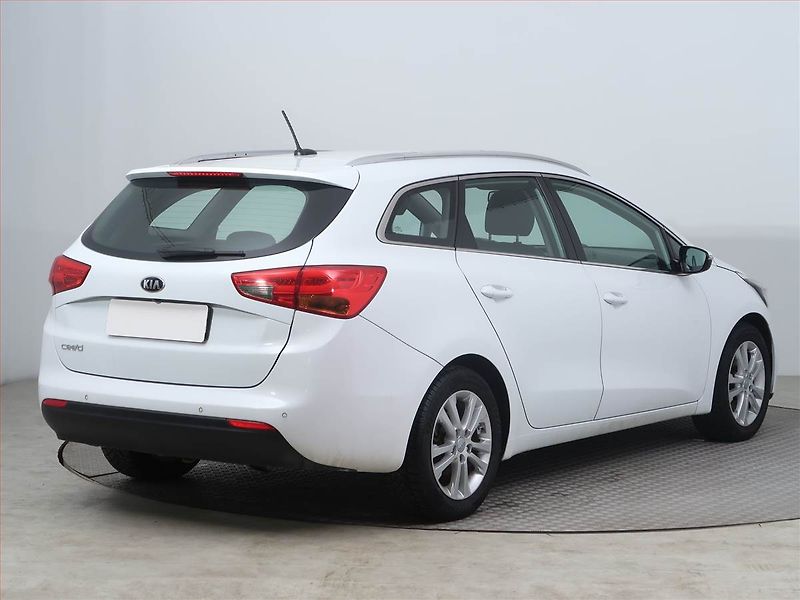 Kia Ceed (2014) 1.6 GDI, Navi, Tempomat - fotka 5 z 14