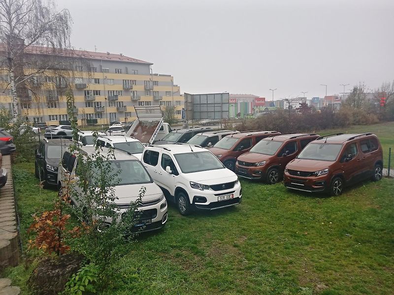 Peugeot Boxer (2024) 3500 L3H2 BlueHDi 140 MAN6 - fotka 26 z 34