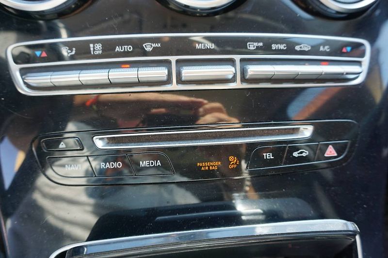 Mercedes-Benz Třídy C (2017) C220  4 MATIC - fotka 19 z 48