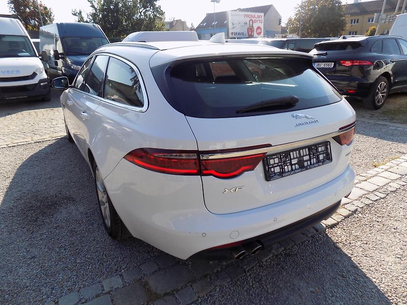 Jaguar XF 20D 132 KW  - fotka 12 z 36