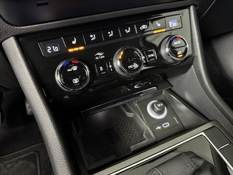 Škoda Superb 1,4 TSi  DSG iV Style Virtual - fotka 47 z 50