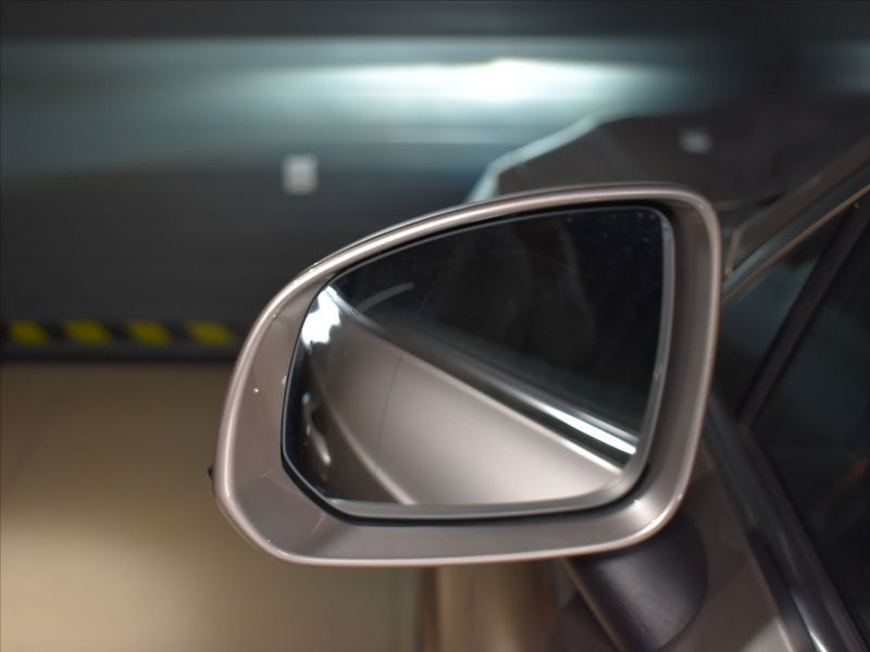 Volvo XC90 2,0 B5 AWD ULTRA Vzduch,Tažné - fotka 24 z 26