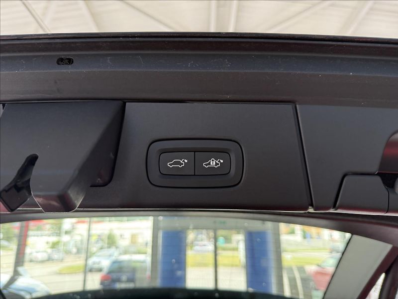 Volvo V90 2,0   173kW,CROSSCOUNTRY,SERVI - fotka 31 z 35