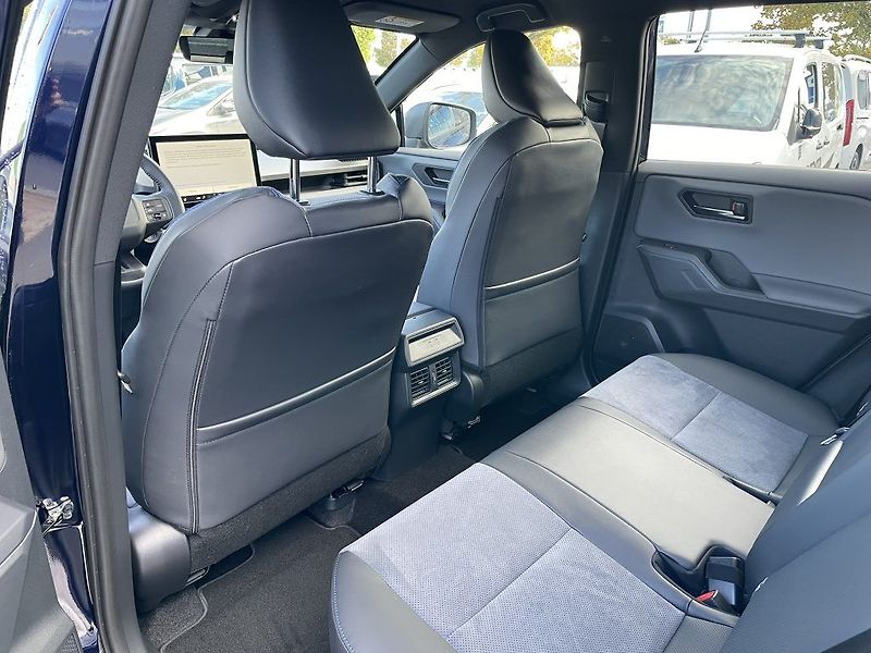 Toyota RAV4 2.5 Plug-in Hybrid 4x4 - fotka 15 z 32
